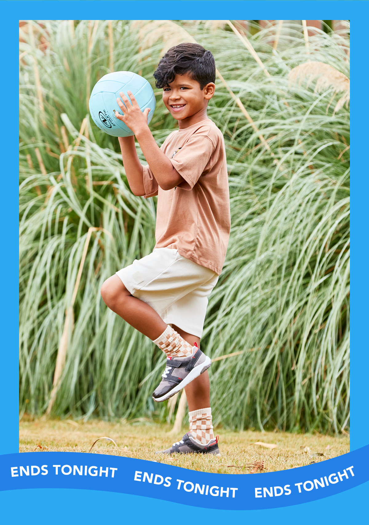 Boy with a volleyball, wearing the Viento Gray